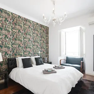 elegant-room-with-private-deluxe-bathroom.hotels-lisbon-portugal.com/